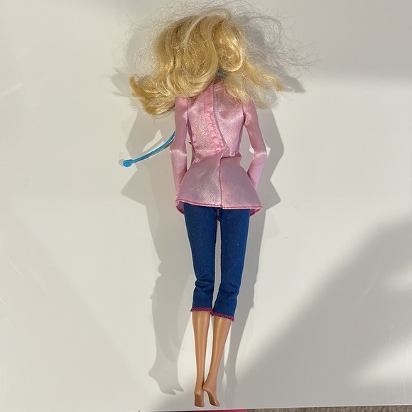 Barbie Pet Vet Doll & Playset - Picture 7 of 7